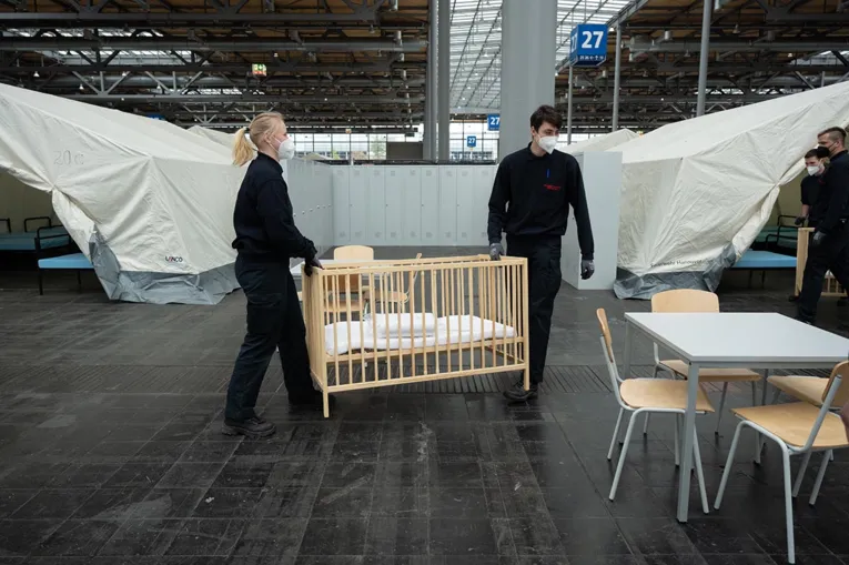 Bilder vom Aufbau in der Messehalle 27